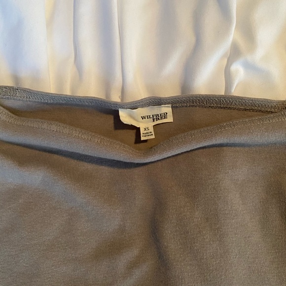aritzia’s wilfred free off the shoulder tshirt - Picture 3 of 3